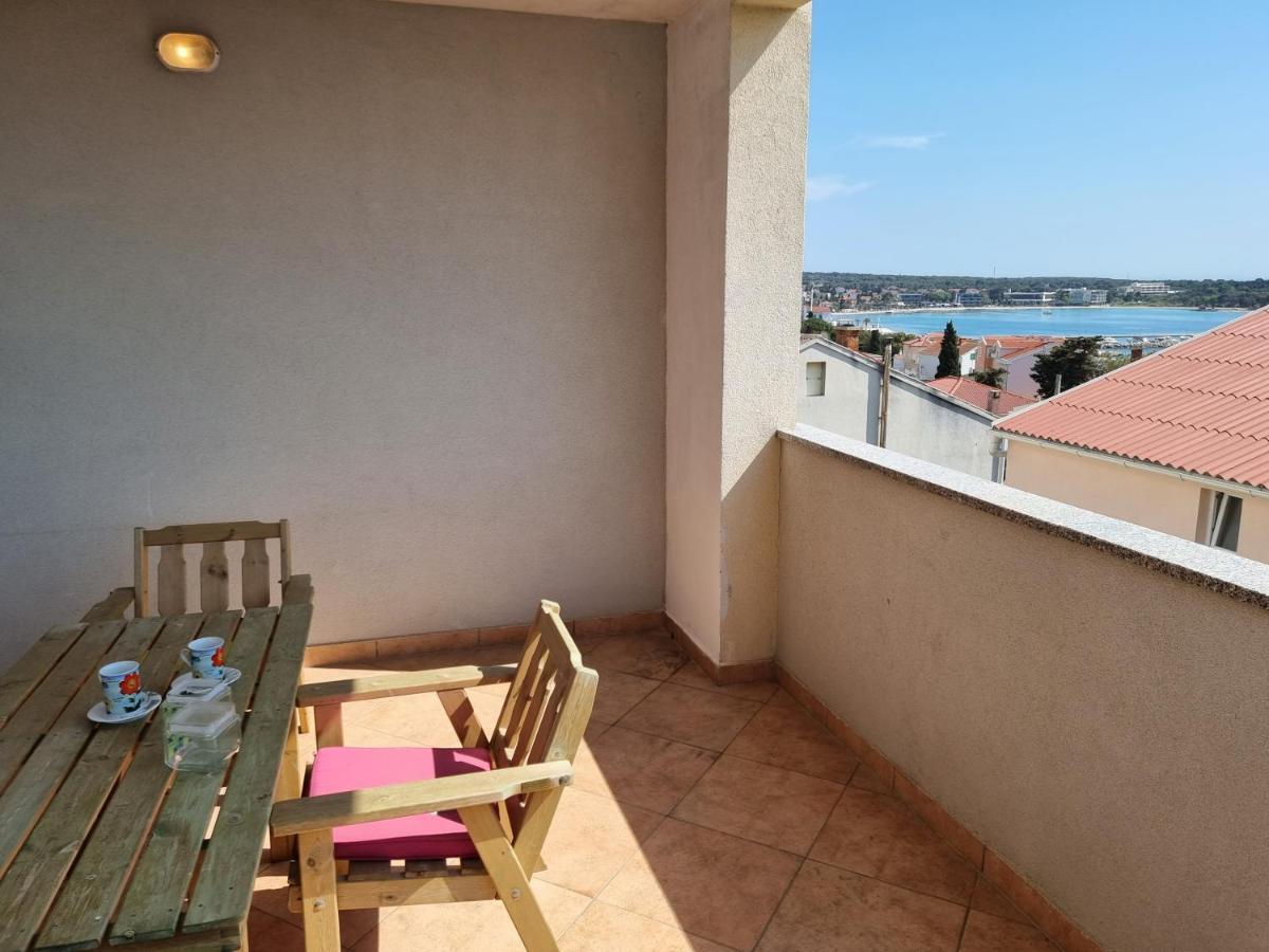 Apartment Wallot Novalja Exterior foto